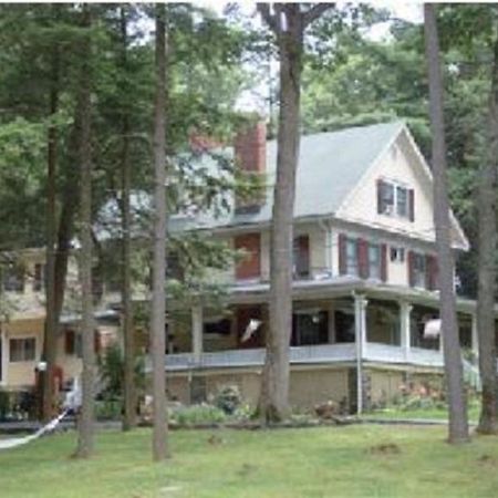 Brookview Manor Inn Canadensis Exterior photo