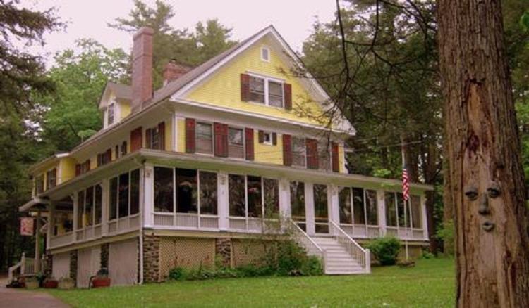 Brookview Manor Inn Canadensis Exterior photo