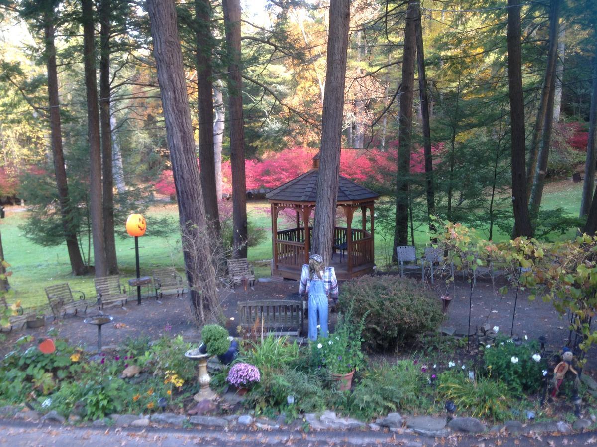 Brookview Manor Inn Canadensis Exterior photo