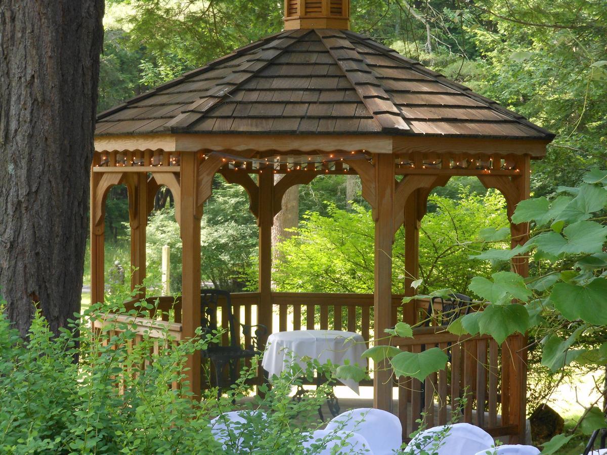 Brookview Manor Inn Canadensis Exterior photo